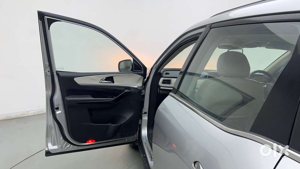 Mahindra Xuv700 2.0 Ax 7 Petrol At Luxury Pack Str, 2022, Petrol