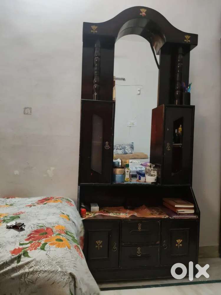 DRESSING TABLE