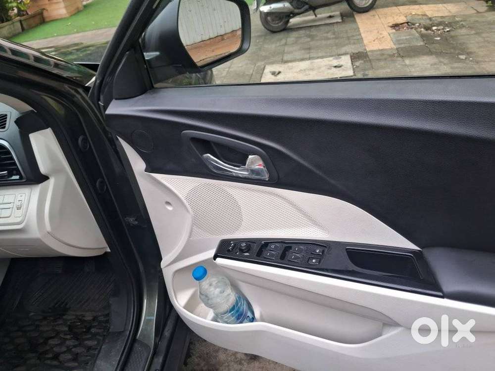 Mahindra Xuv 3xo Ax5 Pm At, 2025, Petrol