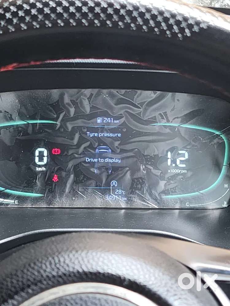 Kia Carens 2024 Petrol Well Maintained