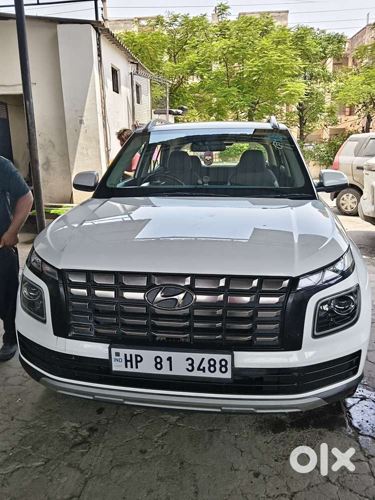 Hyundai Venue Petrol 23500 Km Driven