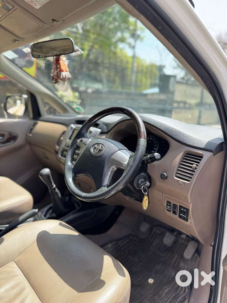 Toyota Innova 2.5 Zx 7 Str Bs-iv, 2015, Diesel