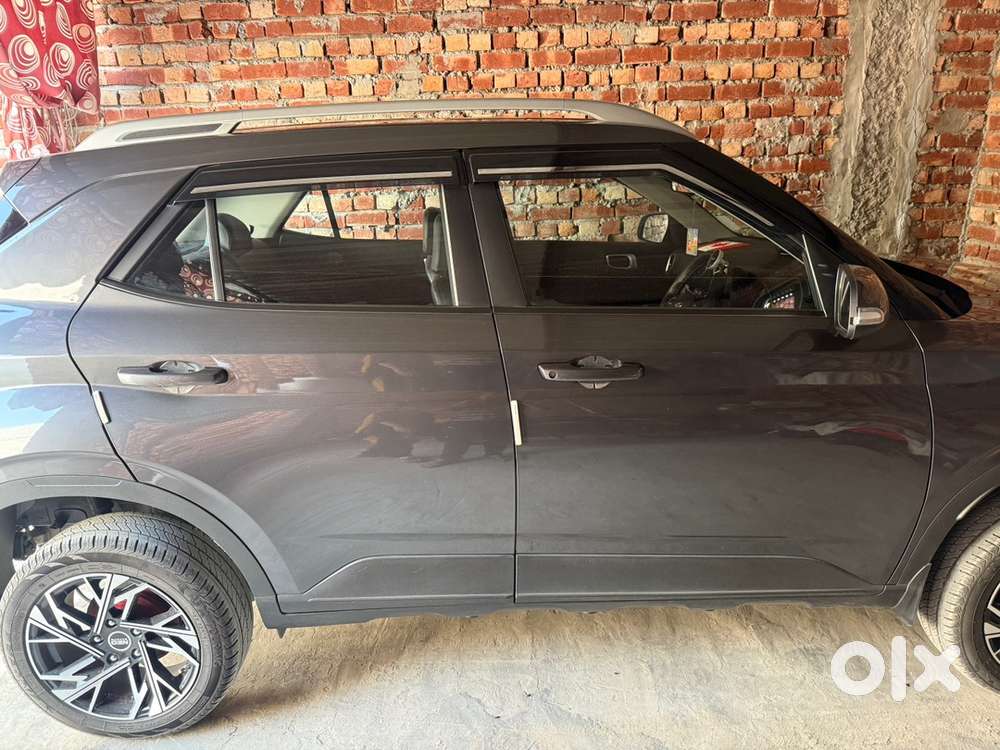 Hyundai Venue Petrol Mt 2025