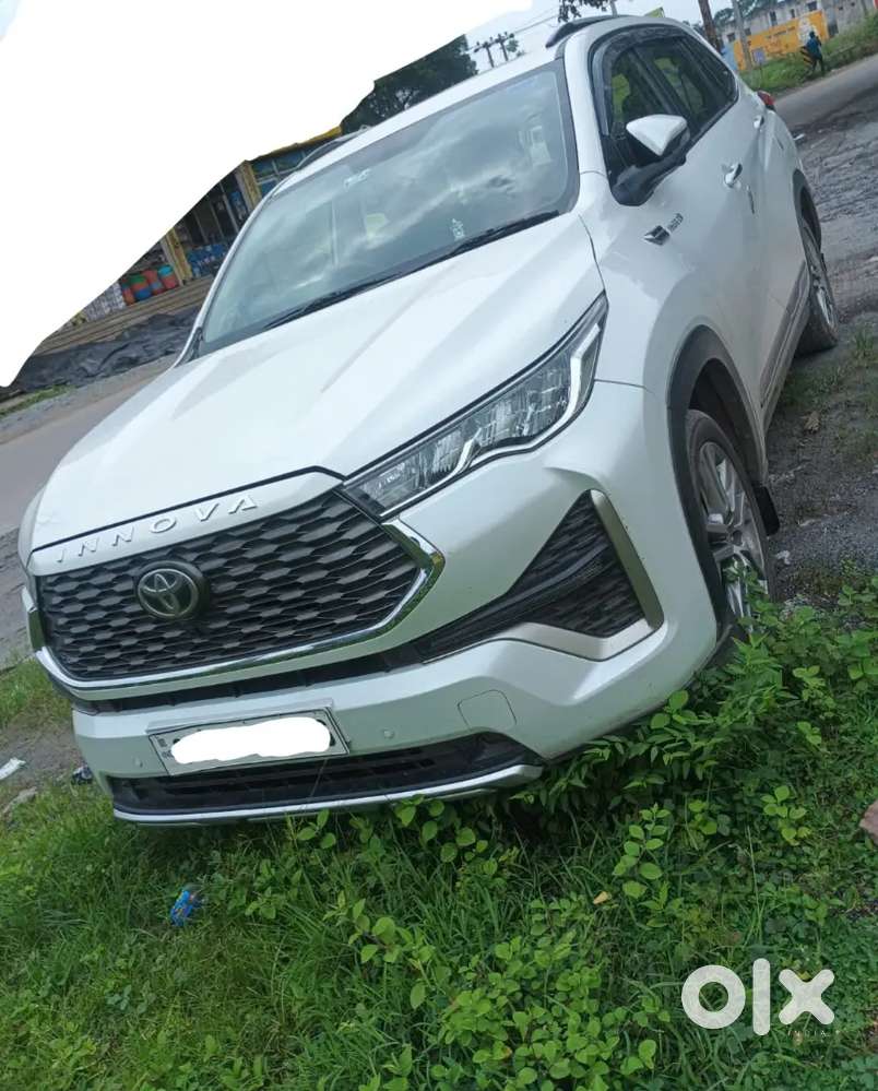 Toyota Innova Hycross 2024 With Mileage