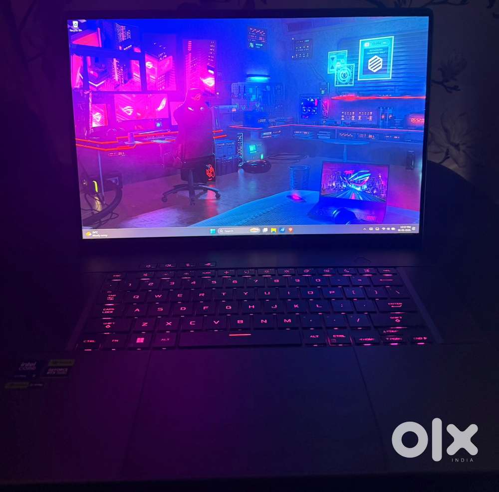 ASUS ROG Zephyrus G16 NVIDIA GEFORCE RTX 4070 Core Ultra 9 16GB 1TB