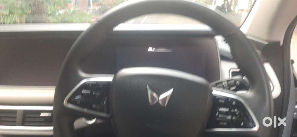 Mahindra Xuv700 2.0 Ax 7 Petrol At Str, 2023, Petrol