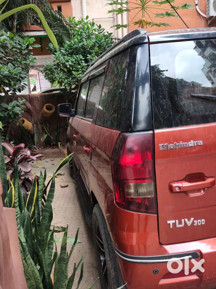Mahindra Tuv 300 2017