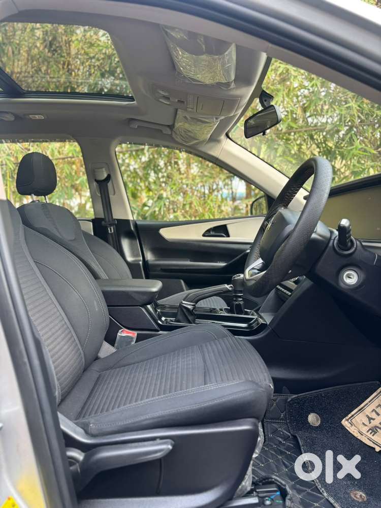 Mahindra Xuv700 2.2 Ax 5 Diesel Mt 7 Str, 2022, Diesel