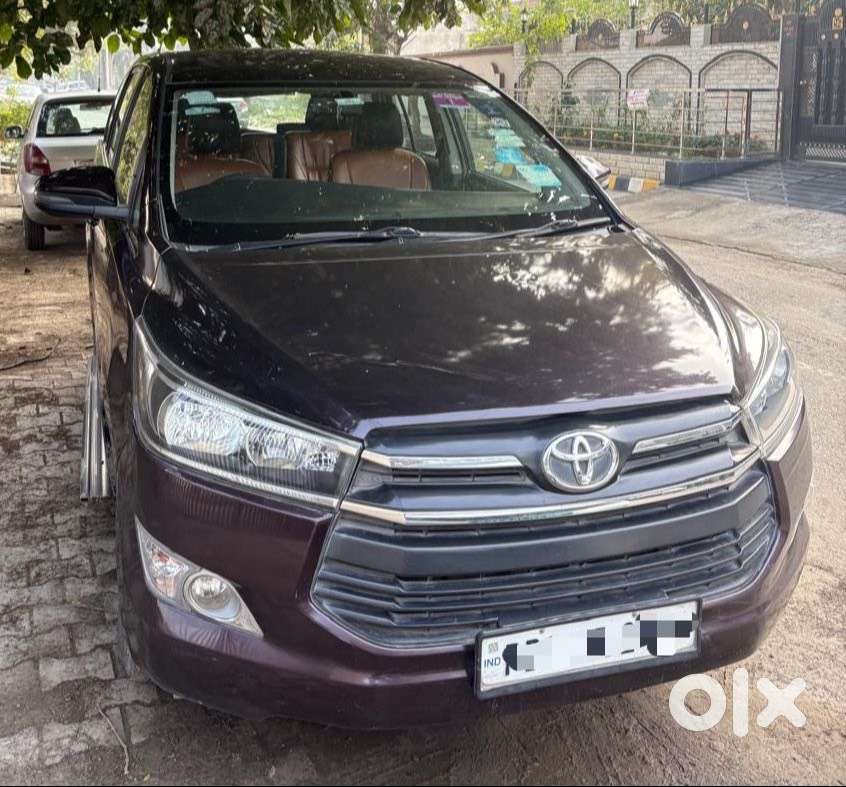 Innova Crysta Automatic 2.8g Captain Seats