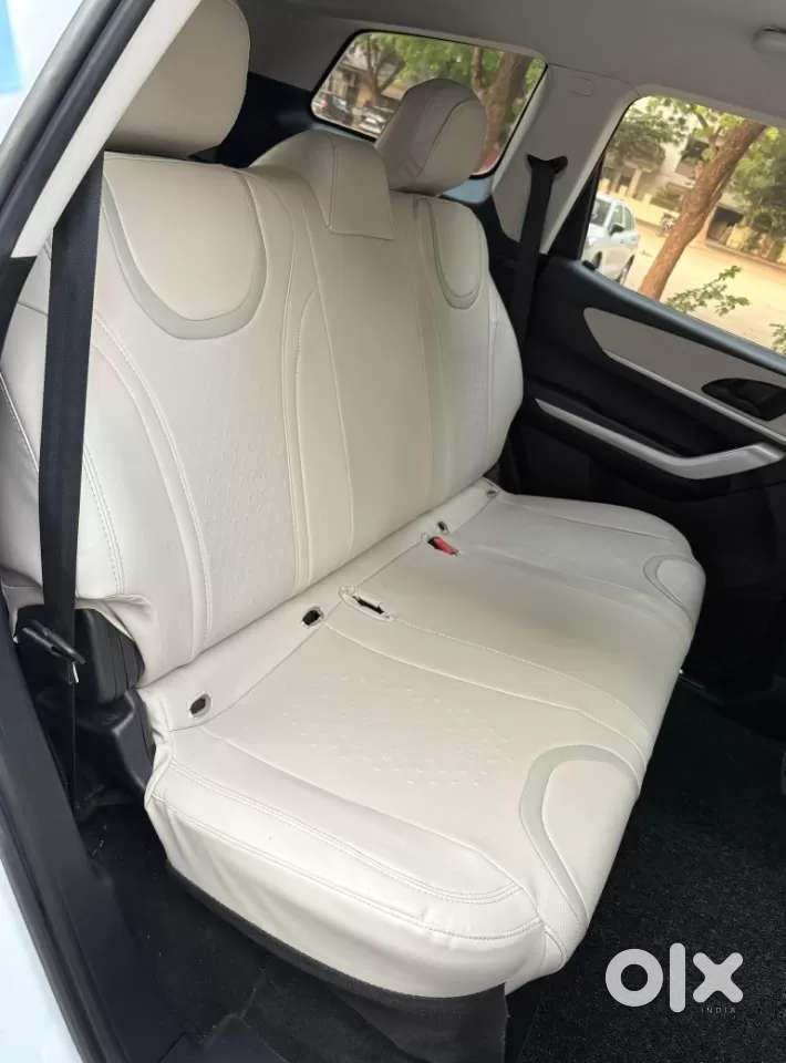 Mahindra Xuv700 2.0 Ax 5 Petrol At Str, 2022, Petrol
