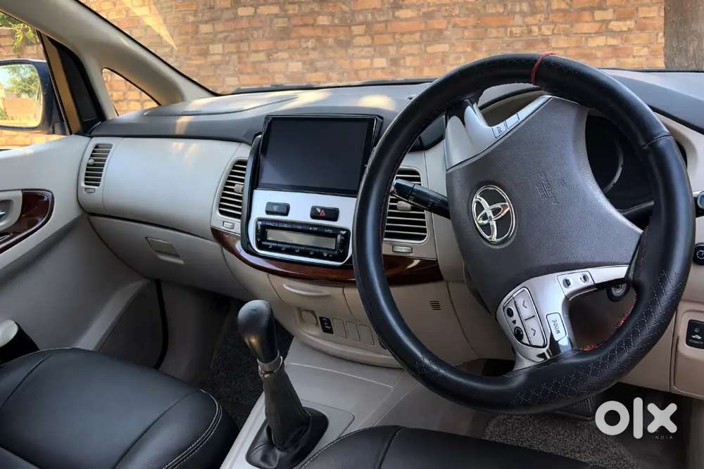 Toyota Innova 2012