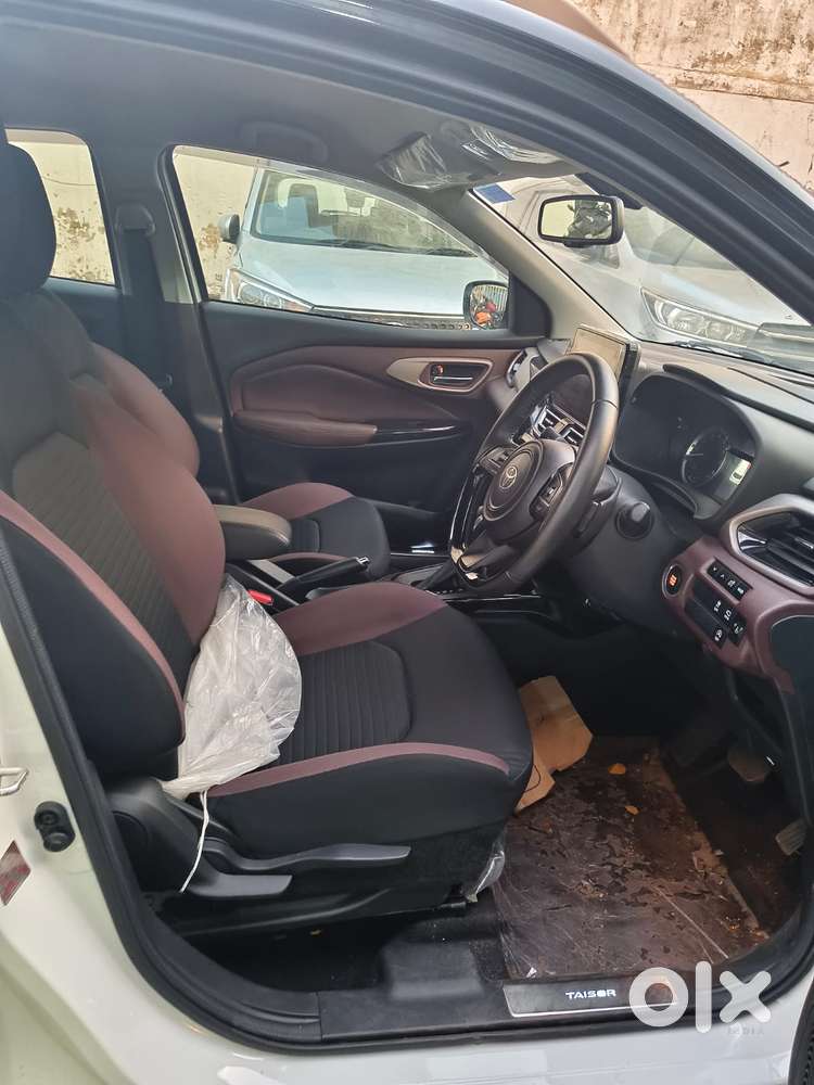 Toyota Urban Cruiser Taisor V 1.0 Petrol At Dual Tone, 2024, Petrol