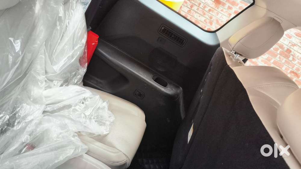 Mahindra Xuv700 2024 Diesel Well Maintained