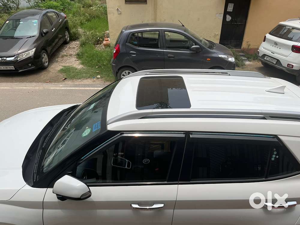 Hyundai Venue Petrol 2019 (automatic With Sun-roof)