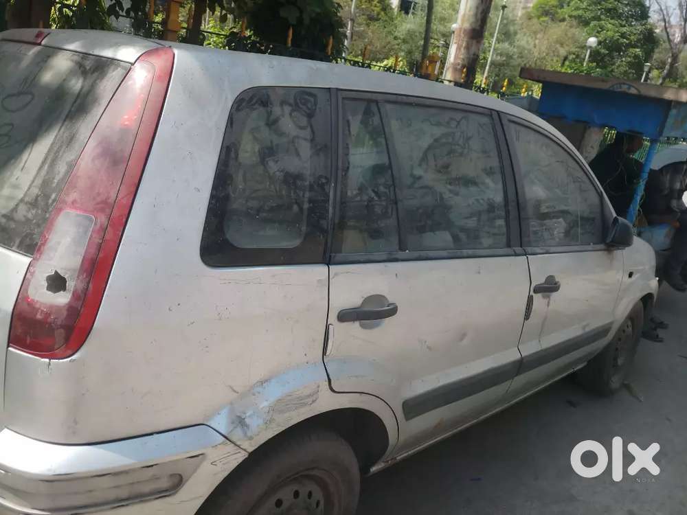 हर तरह की गाड़ी For Whel कबाड़ में ली जाती हैं बेचने के लिए सम्पर्क करें