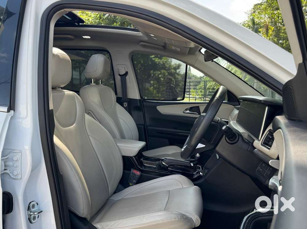 Mahindra Xuv700 2.2 Ax 7 Diesel At Str, 2025, Diesel