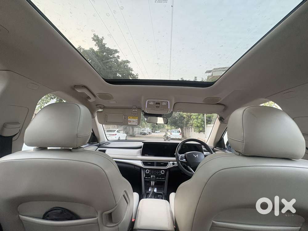 Mahindra Xuv700 2.2 Ax 7 Diesel At Luxury Pack Str Awd, 2022, Diesel