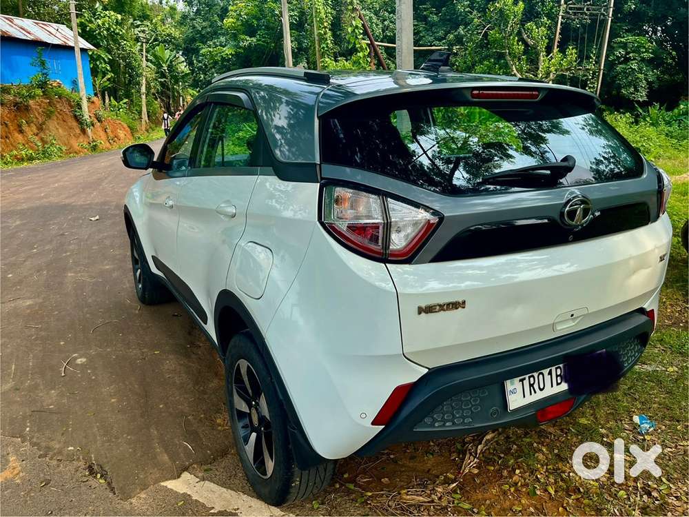Tata Nexon Dual Tone (govt. Officer Self Driven)