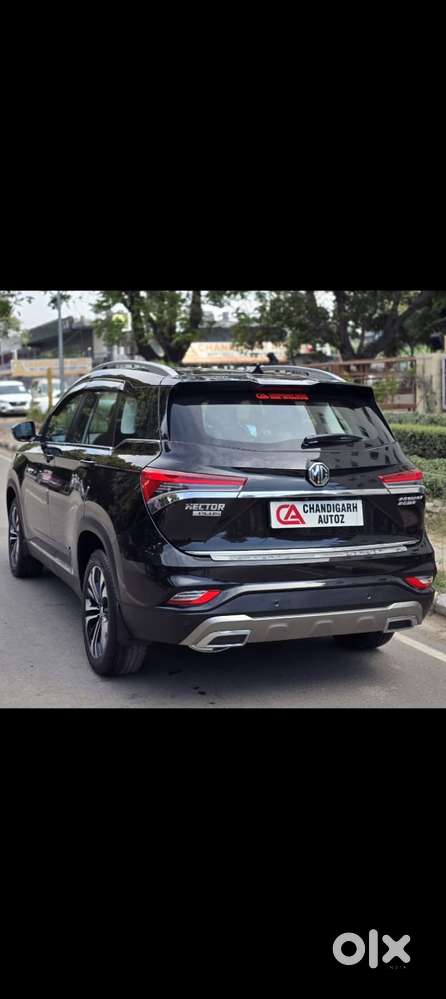 Mg Hector Plus Sharp Pro 1.5 Turbo Petrol  Cvt 7 Str Dual Tone, 2022..