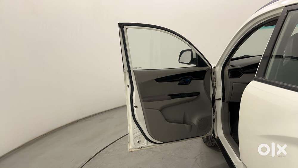 Mahindra Kuv 100 2016-2017 Mfalcon G80 K8, 2016, Petrol
