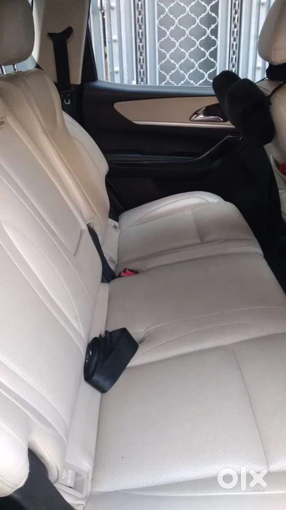 Mahindra Xuv700 2.2 Ax 7 Diesel At Luxury Pack Str Awd, 2022, Diesel