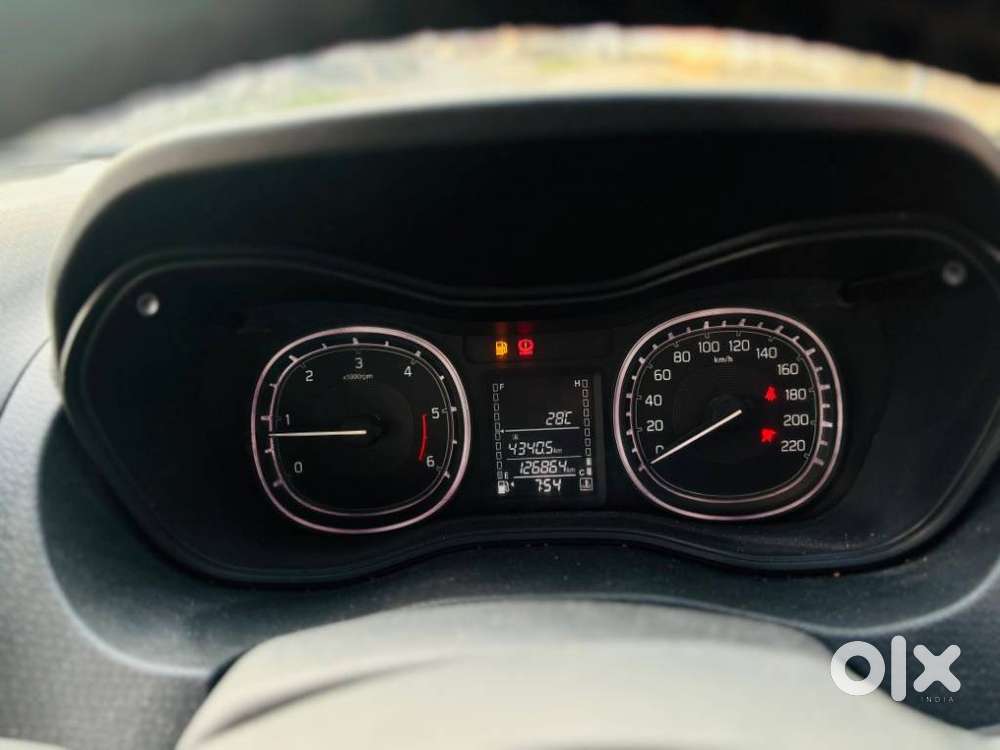 Maruti Suzuki Brezza 1.5 Zxi At Smart Hybrid Dual Tone, 2018, Diesel