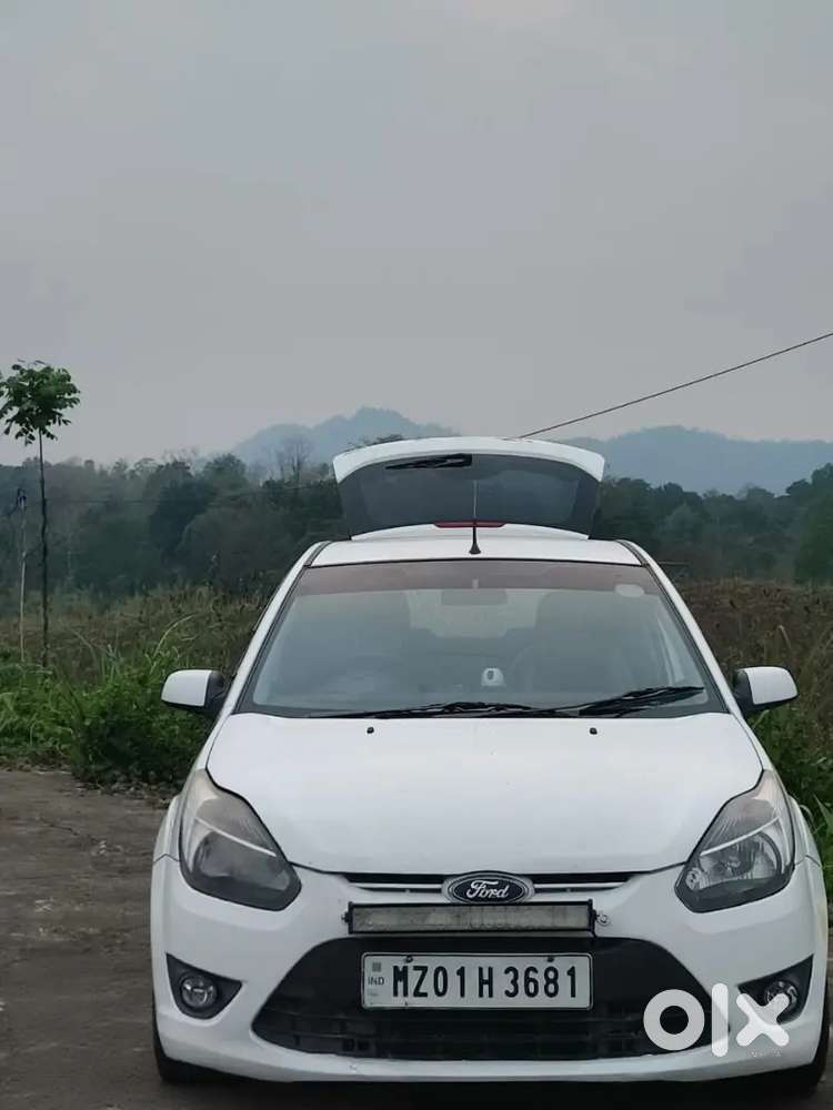Ford Figo Petrol Titanium 2012