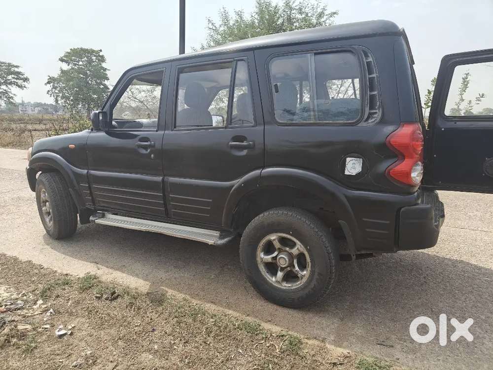 Mahindra Scorpio Black Colour