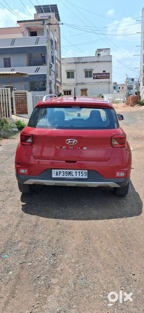 Hyundai Venue 2022 Petrol 60000 Km Driven