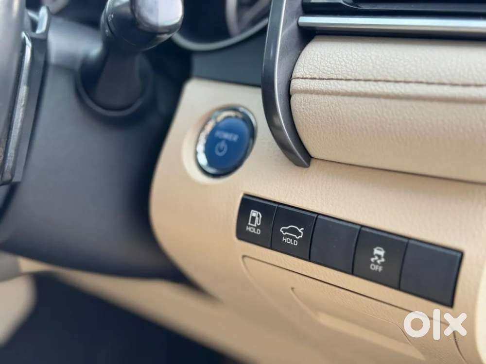 Toyota Camry Hybrid, 2019, Petrol