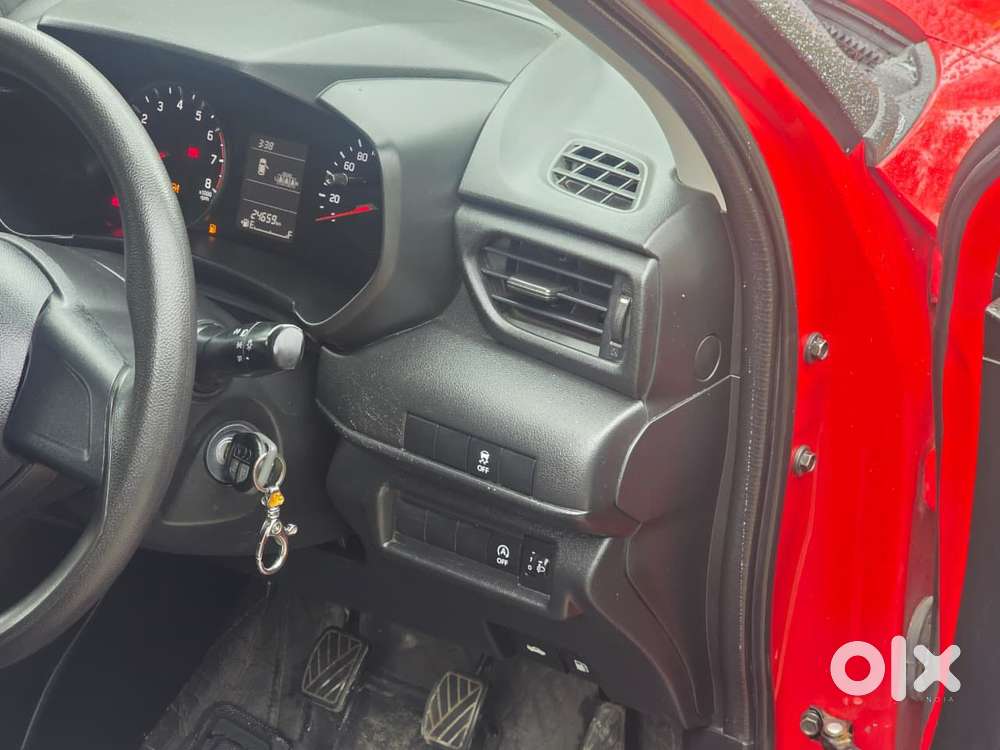 Maruti Suzuki Swift 1.2 Lxi (o), 2025, Petrol