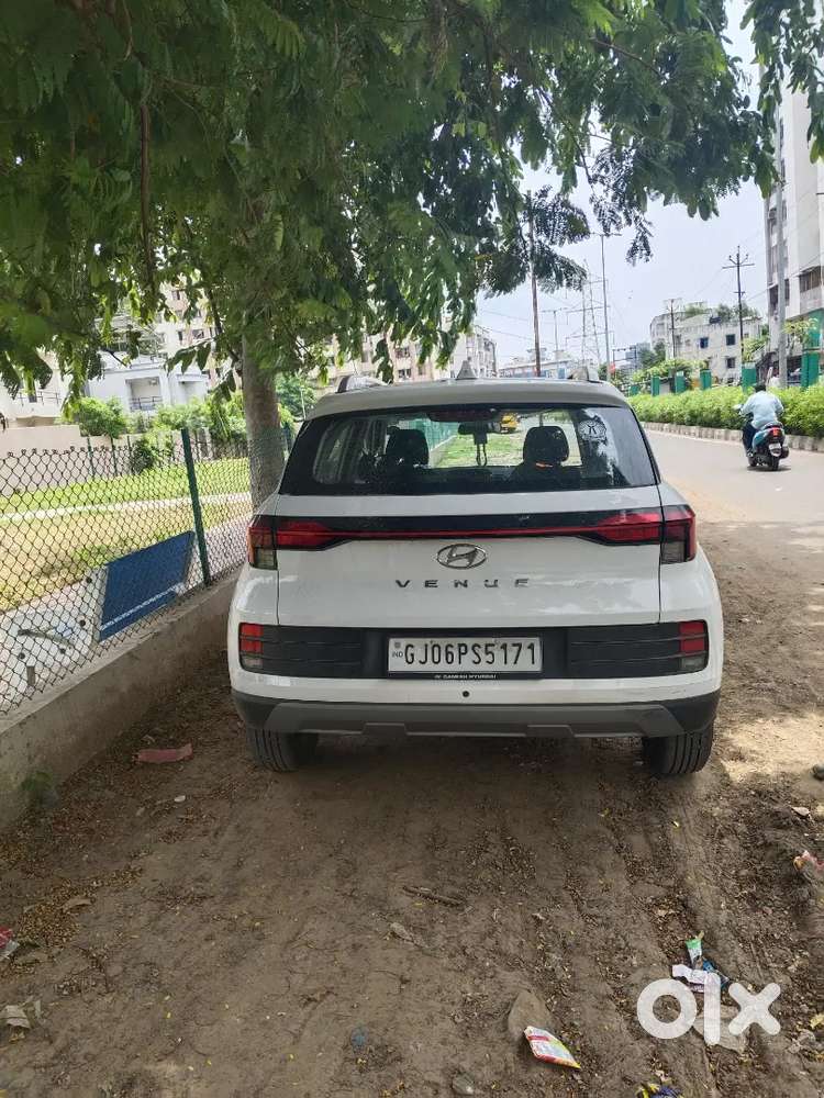 Hyundai Venue 2024 Petrol 11000 Km Driven