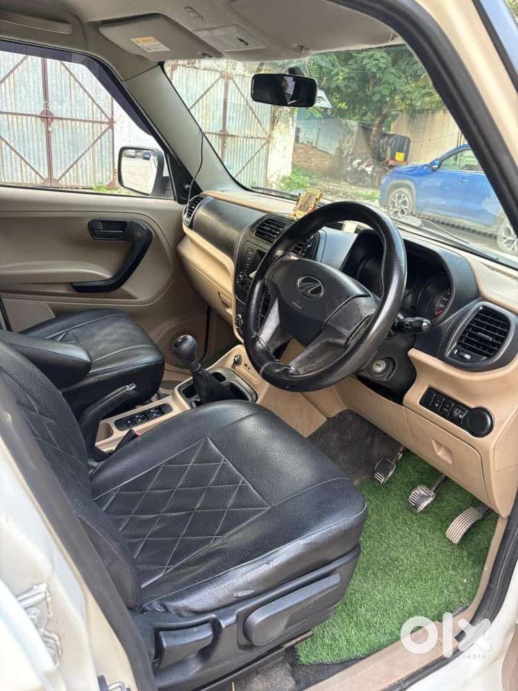 Mahindra Tuv 300 T6 Plus, 2015, Diesel