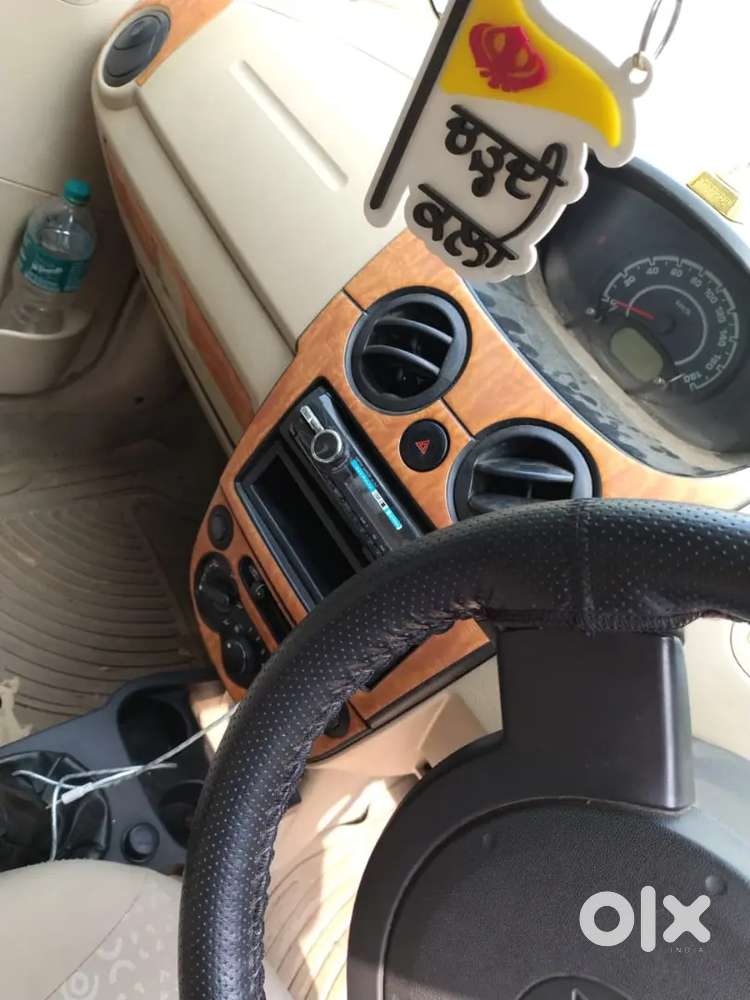 Gaadi Ek Dum Saaf Koi Dent Nhi Koi Problem Nhi