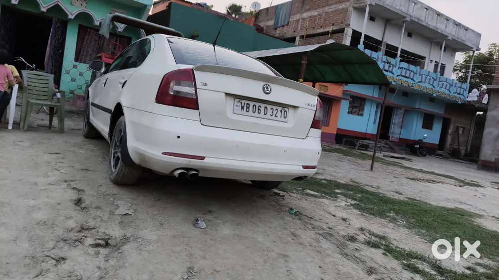 Skoda Laura Active Tsi 2011