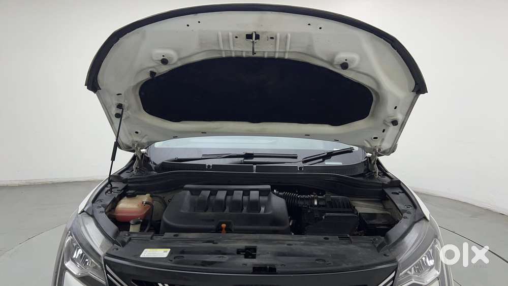 Mahindra Xuv700 2.0 Ax 5 Petrol Mt Str, 2022, Petrol