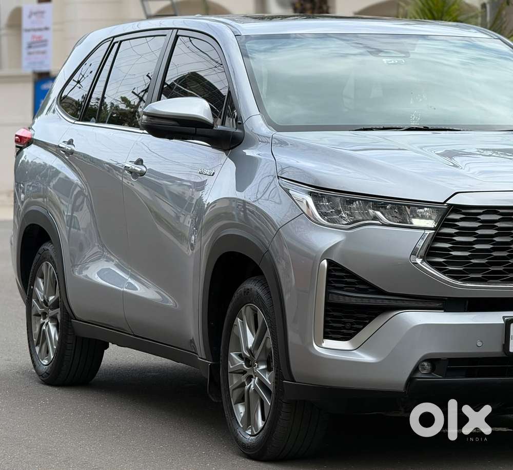 Toyota Innova Hycross 2.0 Zx Hybrid 7 Str, 2025, Petrol