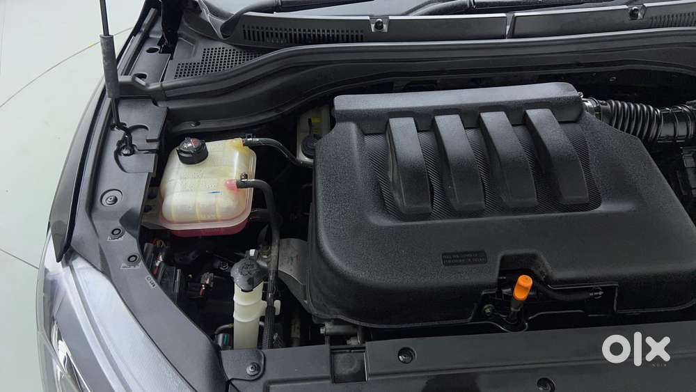 Mahindra Xuv700 2.0 Ax 5 Petrol At Str, 2023, Petrol