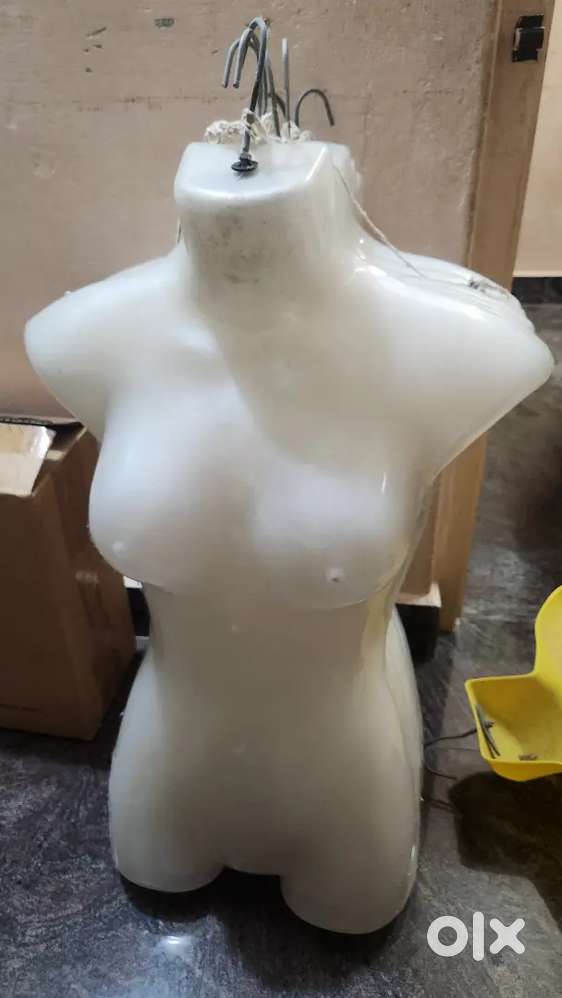 Women dress display doll