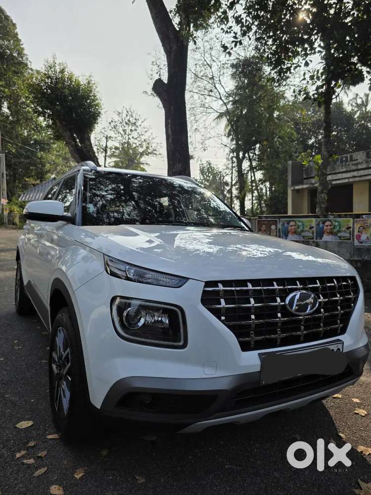 Well Maintained Hyundai Venue 2022 Turbo Petrol Under Company Warranty