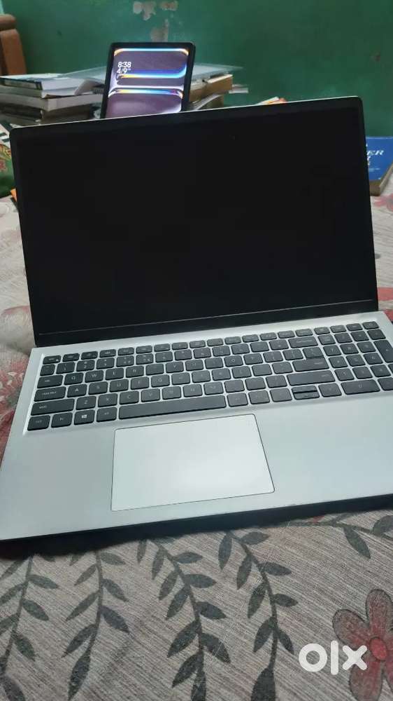 Dell Inspiron 15,  i5 11th gen 8 gb ram, 256 upgradable display Nice