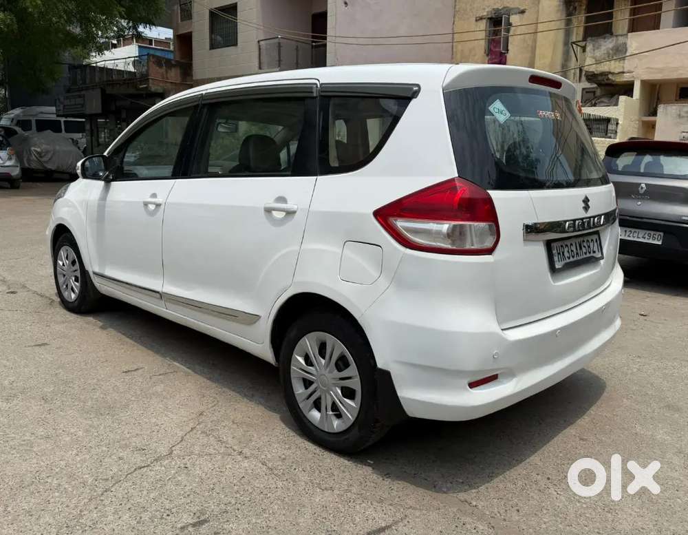 Maruti Suzuki Ertiga 2017 Petrol 90952 Km Driven+green Cng