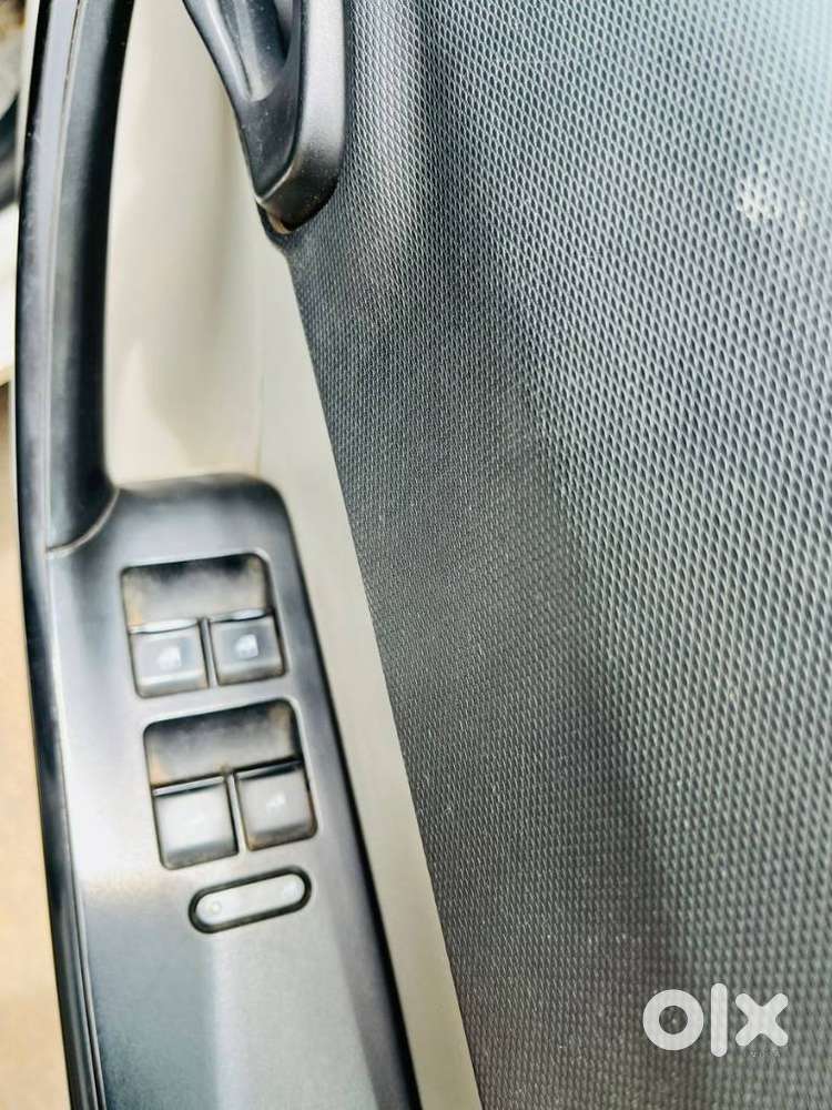 Tata Tiago 1.2 Revotron Xt (o), 2016, Petrol
