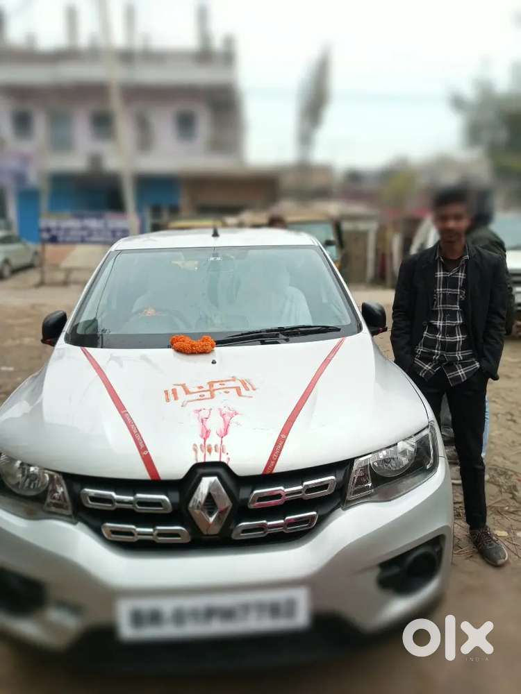 कार बहुत अच्छी है बिल्कुल नयू कन्डीशन में
