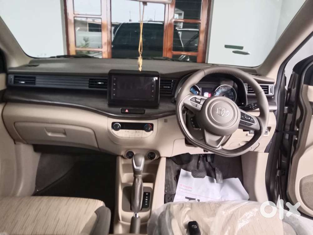 Toyota Rumion V At Petrol 2025