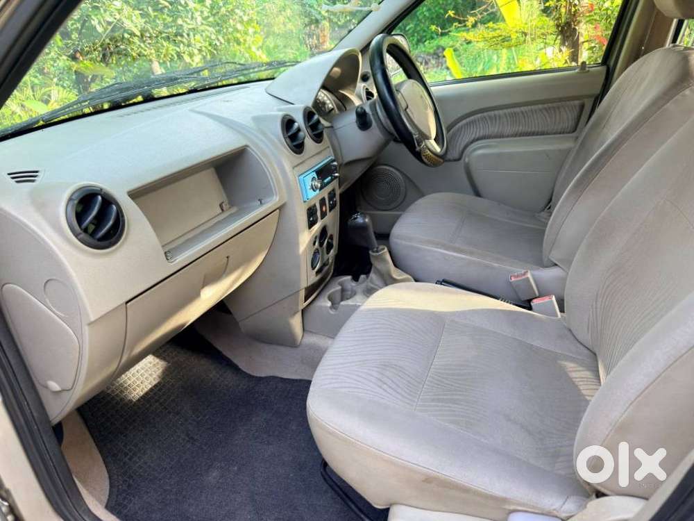 Mahindra Renault Logan, 2008, Petrol