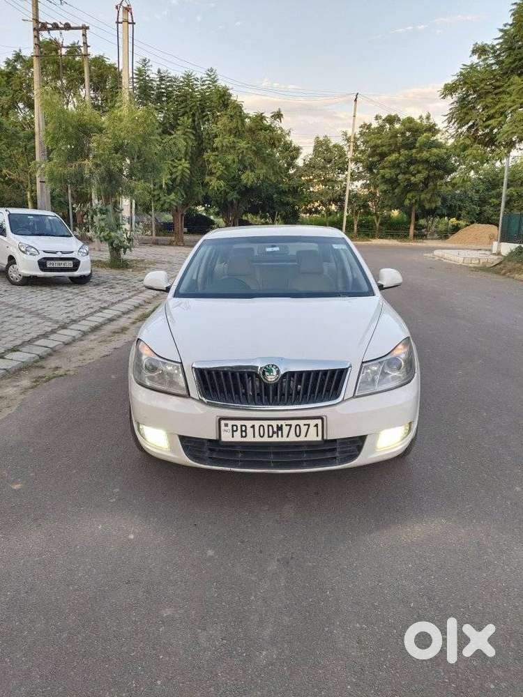 Skoda Laura Ambiente 2.0 Tdi Cr Manual, 2013, Diesel