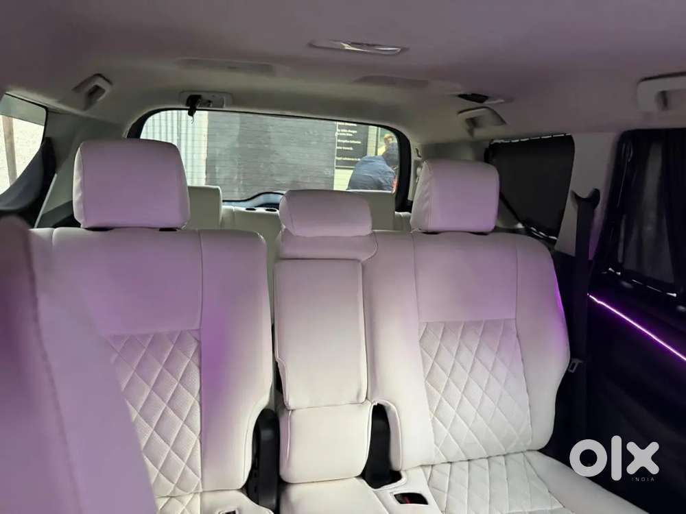 Innova Crysta 2.8g Automatic Disel Super Duper Prime Condition