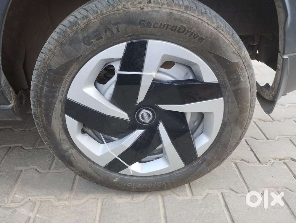 Nissan Magnite Kuro Edition Petrol Amt, 2024, Petrol