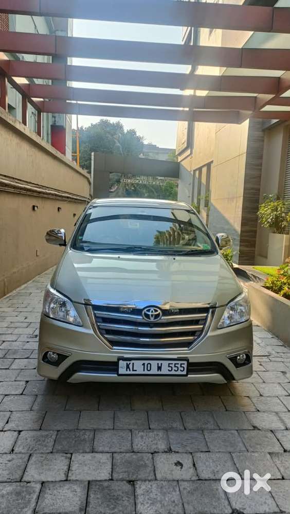 Toyota Innova 2005 Petrol + Cng Well Maintained + Cng